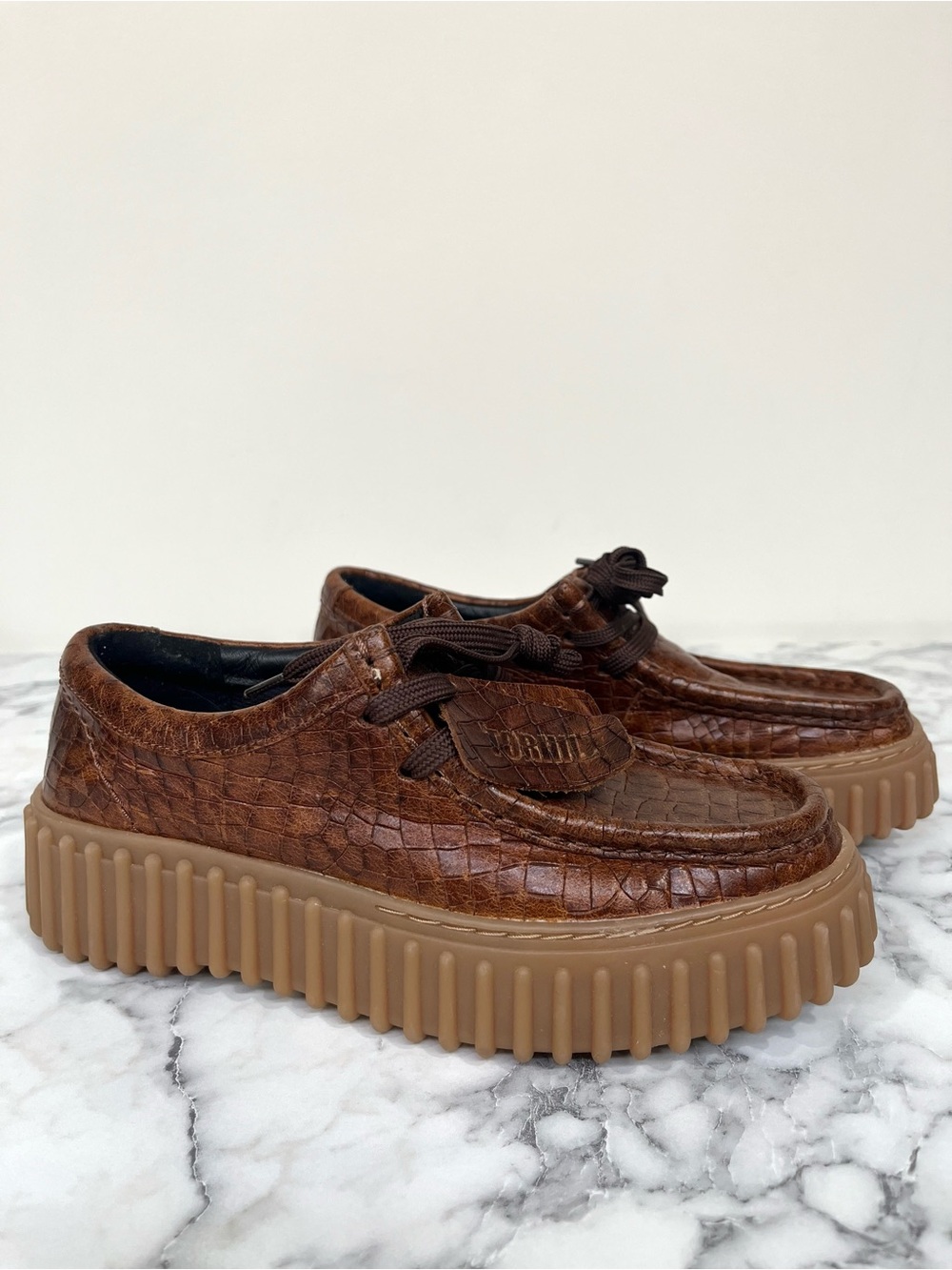 CLARKS WOMEN'S TORHILL BEE BROWN CROC EMBOSSED LEATHER SHOES 26175908 WOMANS 6
